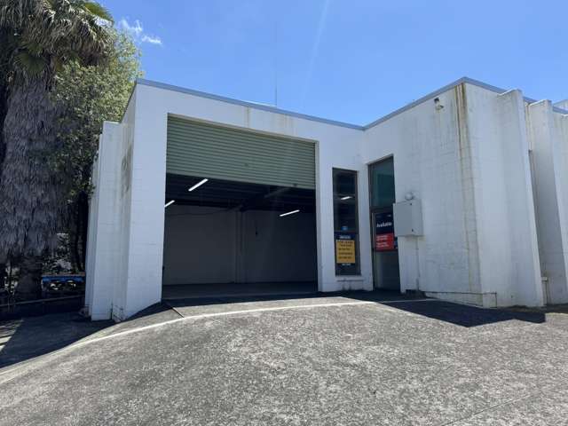 Prime 130sqm industrial unit - Wairau Valley