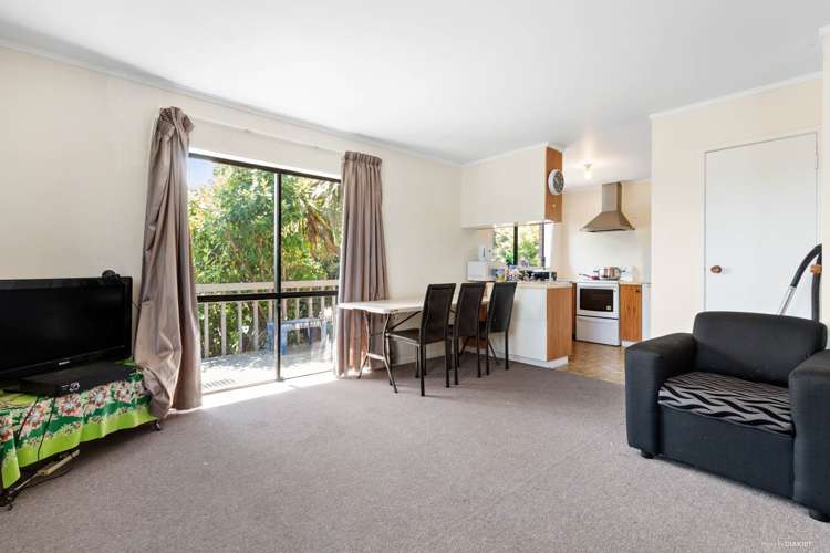 1/6 Kennington Drive Clendon Park_3