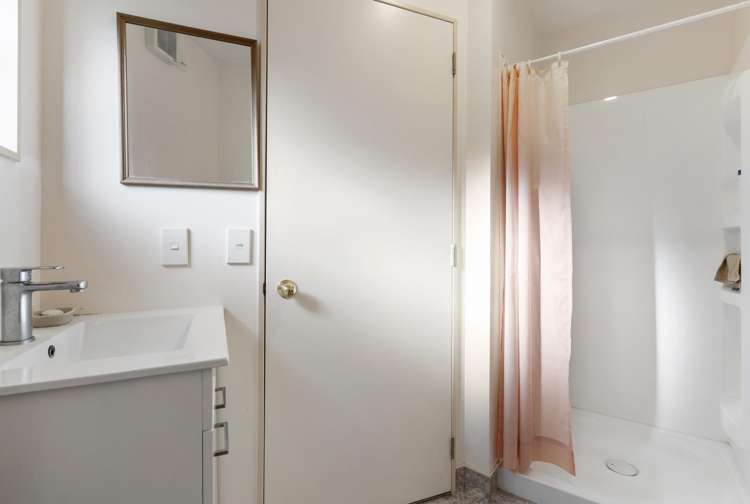 3/10 Colombo Street Newtown_8