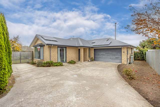 Owner Says Sell! Moving to Australia