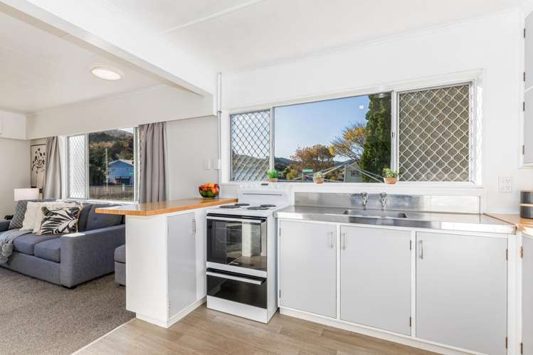 1/2 Matthews Road Wainuiomata_8
