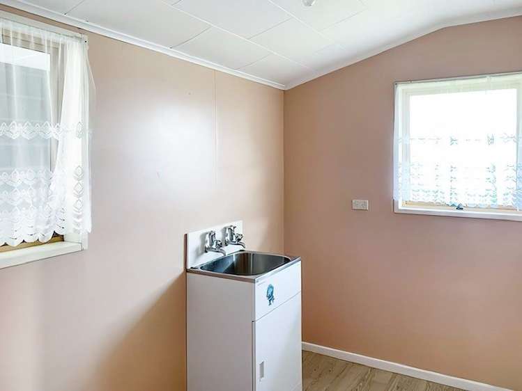 76 Cook Street Foxton_17