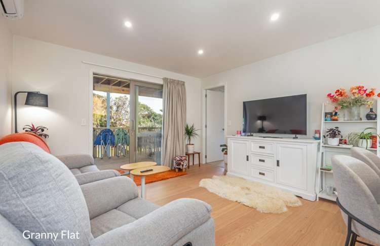 12 Roore Street Foxton Beach_11