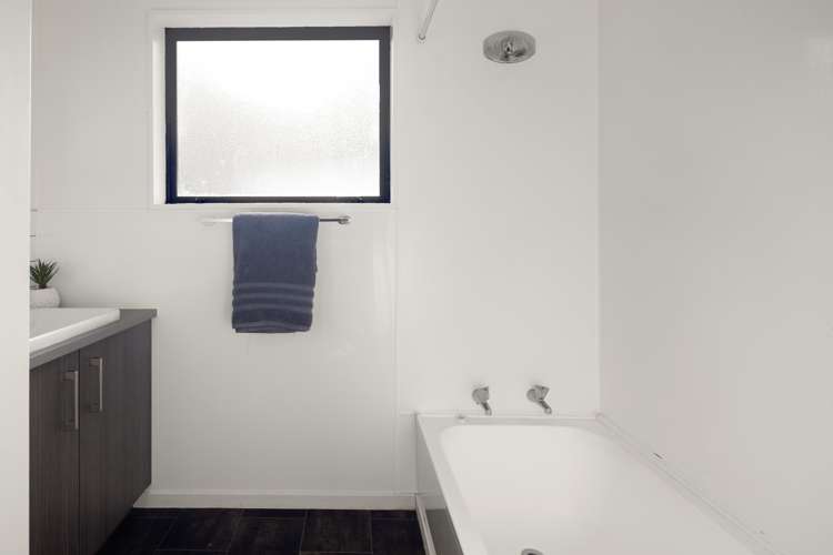 13 Point Street Raglan_10