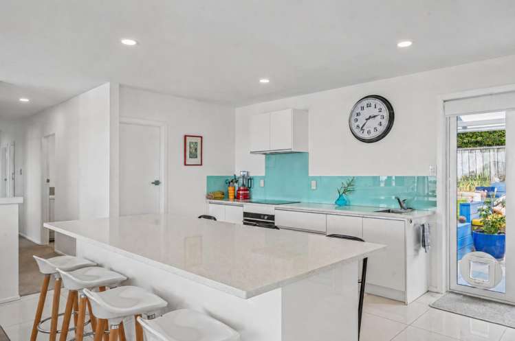 17 Seaview Road Otumoetai_21