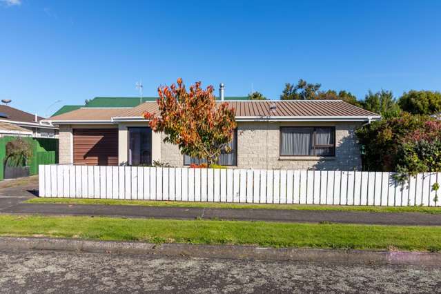 Low maintenance townhouse in great location