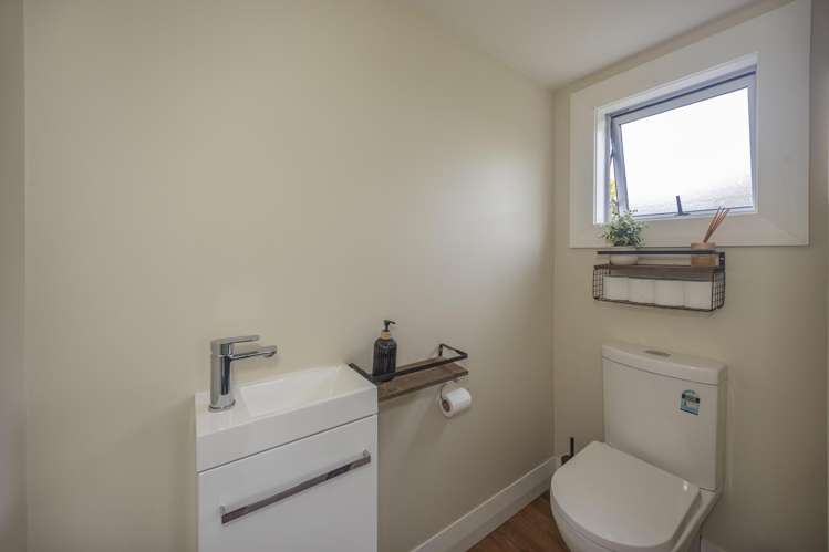 64 Perth Street South Hill_8