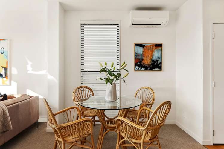 8/52 High Street Island Bay_4