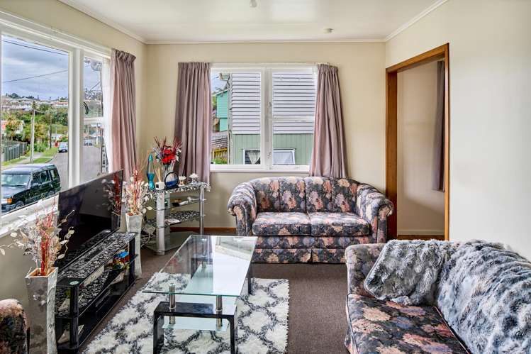 44 Cardiff Crescent Cannons Creek_2