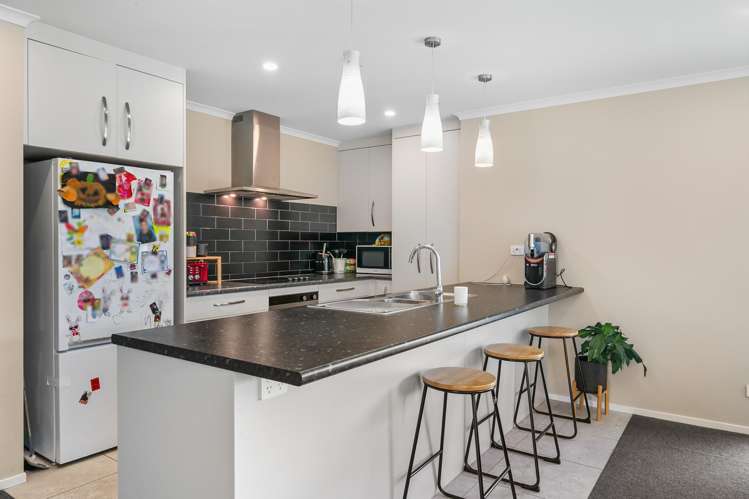 15 Barry Curtis Place_5