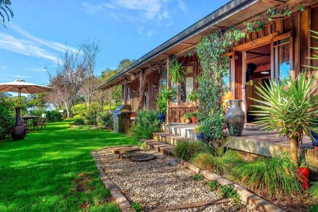 Spacious Rural Family Home with Stunning Views - Wainui South Road