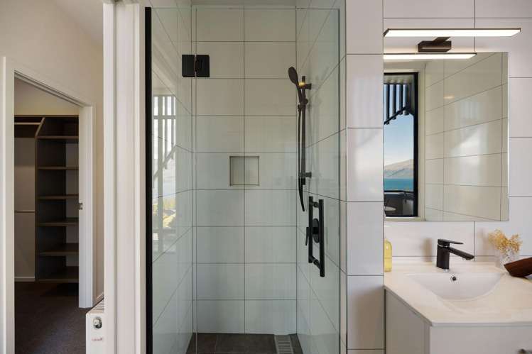 1/14 Vancouver Drive Queenstown Hill_18