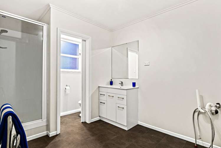 31 Royal View Road Te Atatu South_15