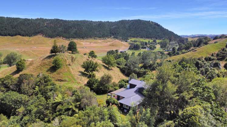 1377E Manawahe Road Manawahe_1