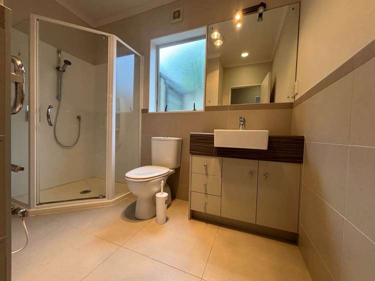 19 Woolaston Place Flat Bush_10