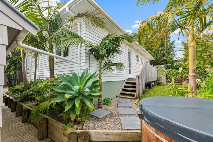 1/141 Edmonton Road Te Atatu South_1