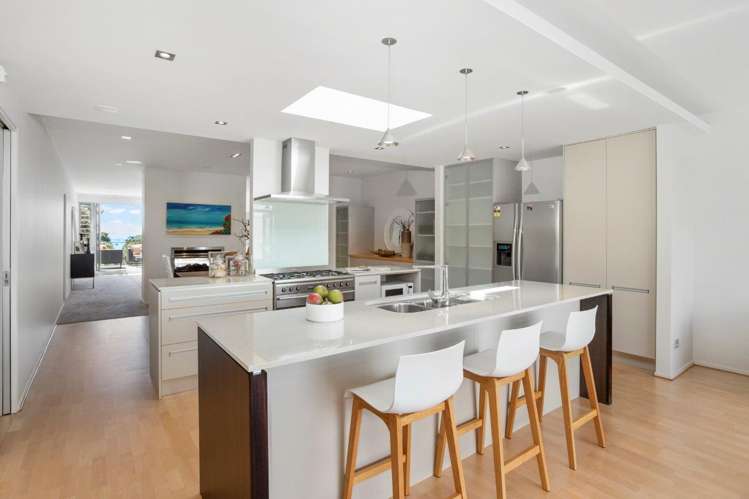 8/16 Beach Front Lane Browns Bay_5