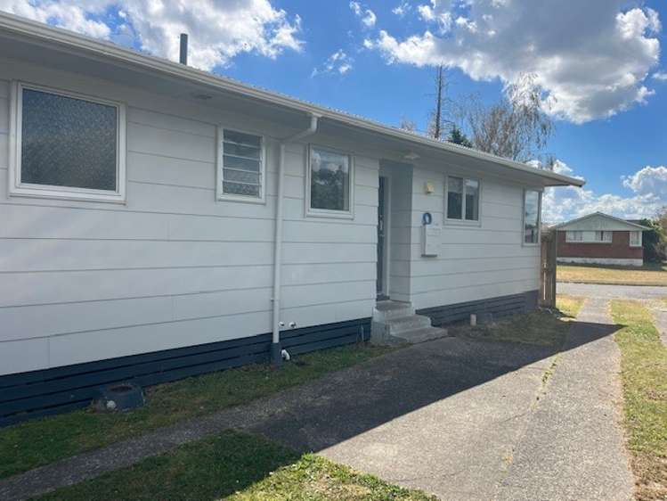 55 James Henry Crescent_3