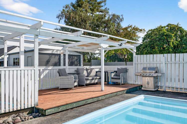 382 High Street South Carterton_23