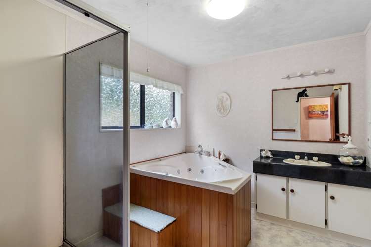 802 River Road Chartwell_13