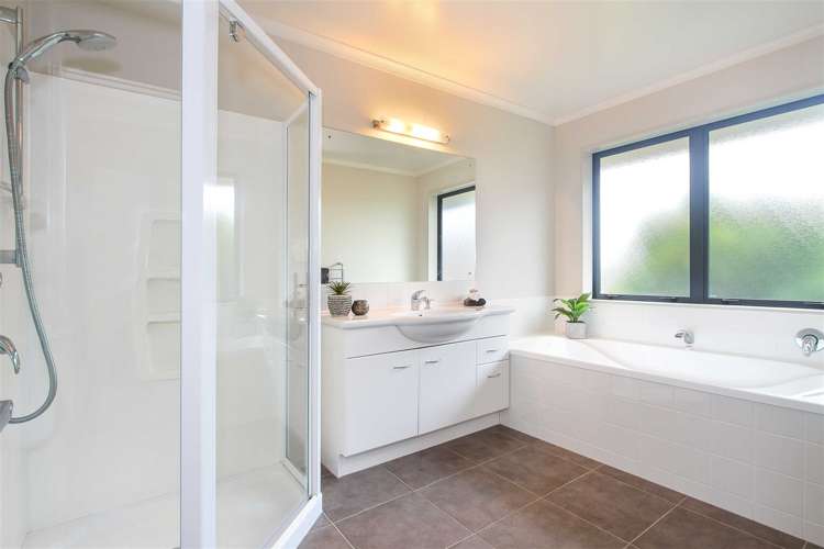 35 Lough Bourne Drive Pukekohe_11