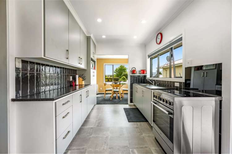 83 Walker Crescent Gore Surrounds_8