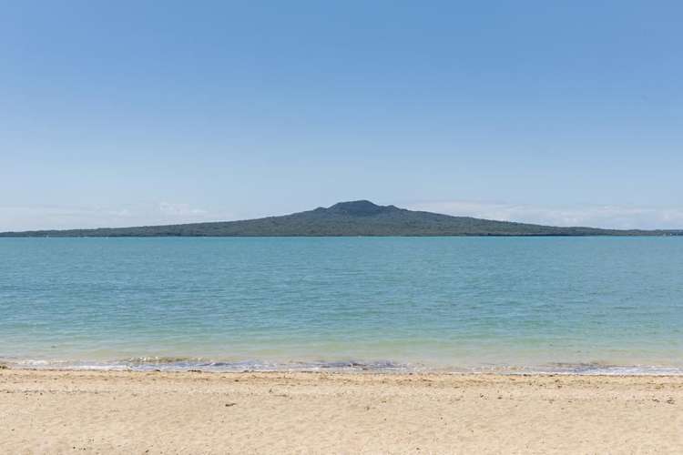 2/1 Rata Road Devonport_3