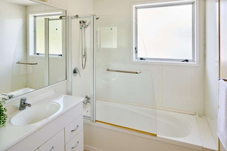 52 Spinnaker Drive Whitby_11