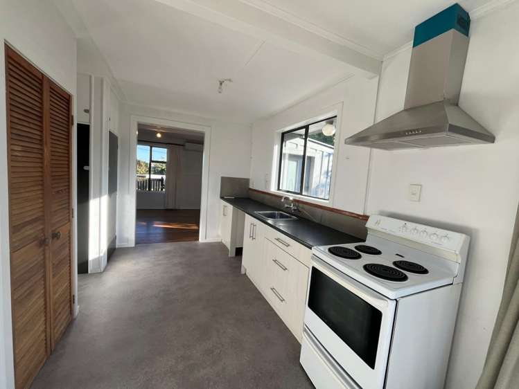 22 Mahoe Street Ōtaki Beach_6