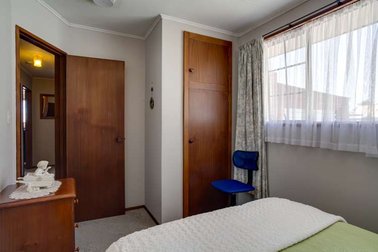 2/105 Le Cren Street Seaview_10