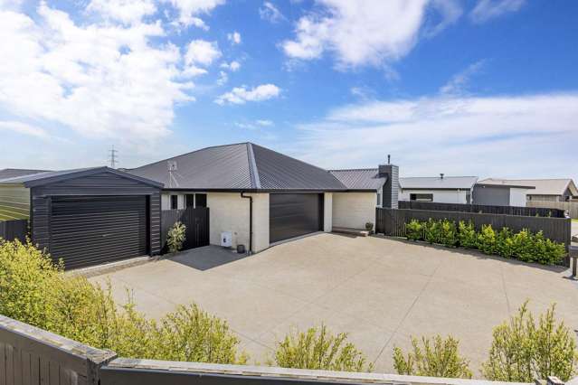 Modern Family Luxury in Fitzherbert