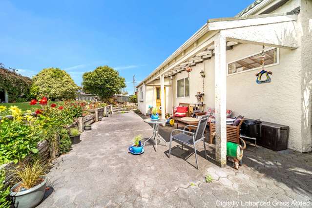 Sunny Bungalow with Conservatory!