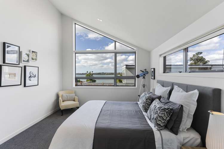 216 Riverside Avenue Point England_14