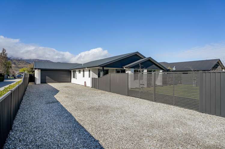 72 Stratford Drive, Mount Pisa_2