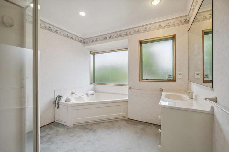 16 Kahurangi Drive Lynmore_16