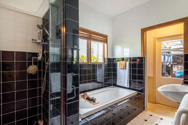 9 Merani Street Narrow Neck_17