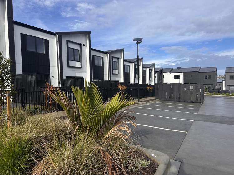 2/4 Firebrick Way Hobsonville_21