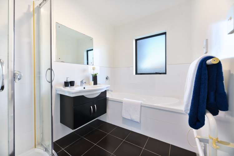 6 Riverglade Parkway Te Atatu South_15