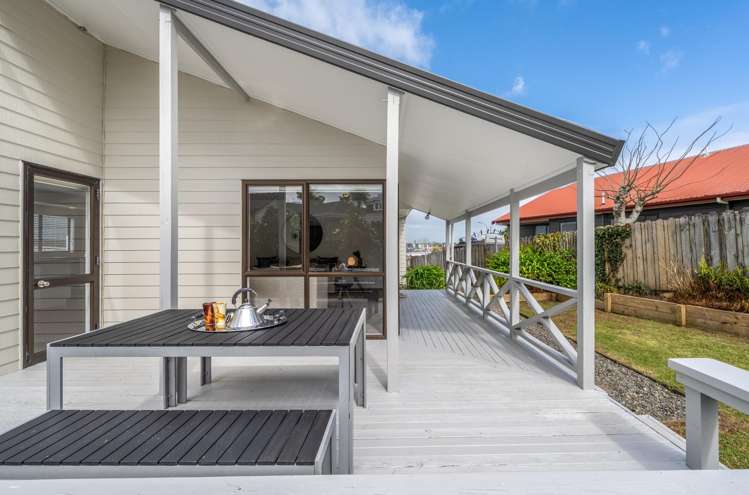 7 Pinewood Grove Botany Downs_18