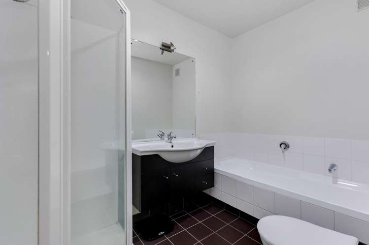 8 Leneford Drive East Tamaki_12