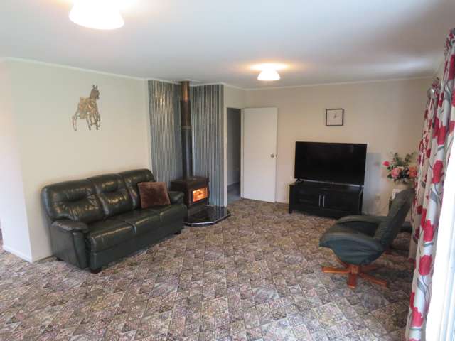 163 Wards Road Chertsey_4