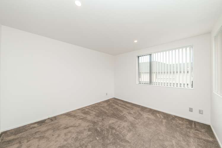 2 Azzurro Way Flat Bush_15