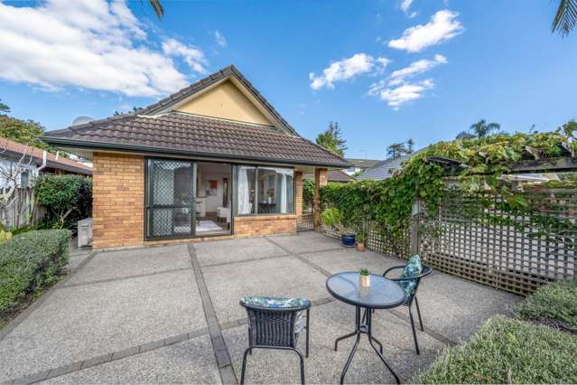 3/6 Marbeth Court Botany Downs_1