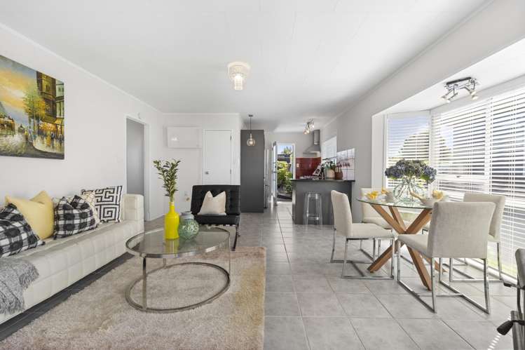 1/83 Centreway Road Orewa_0