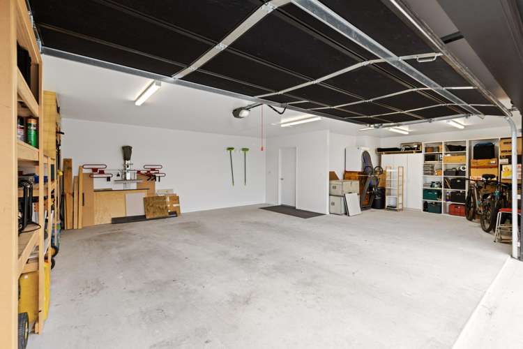 180 Faringdon Boulevard Rolleston_24