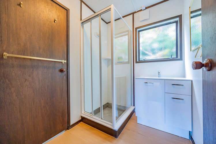 2/14 The Glen Remuera_8