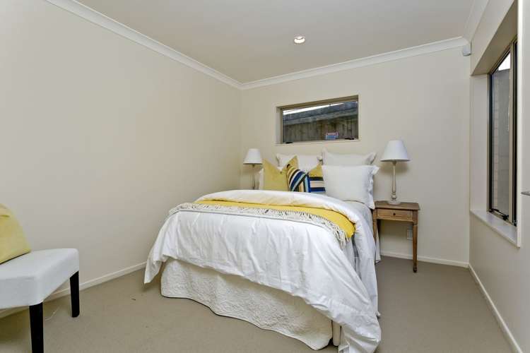 2/11 Camelot Place Glenfield_6