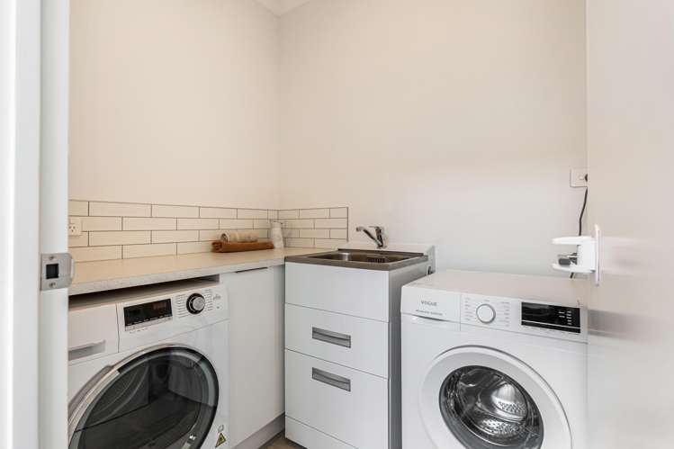 84 Symes Drive Red Beach_21