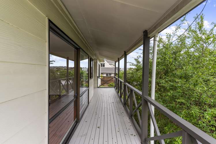 9 Gosford Drive Botany Downs_14