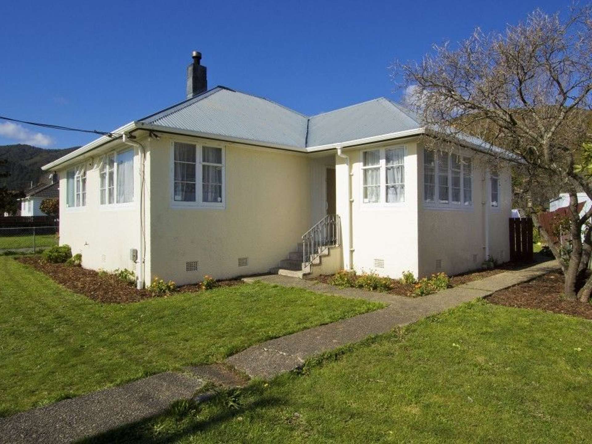 52 Strand Crescent Naenae_0